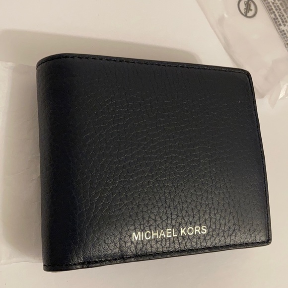 MICHAEL KORS
Cooper Pebbled Leather Billfold Wallet With Pass case navy blue - Picture 5 of 10
